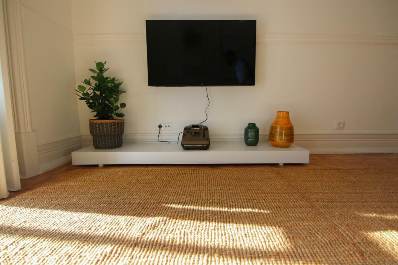Amazing Apartment Fully Renovated In Center Lisbon Bagian luar foto
