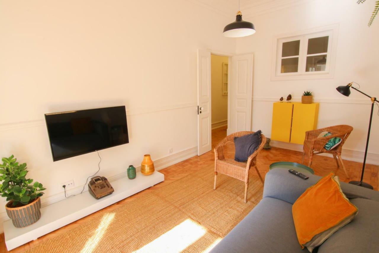 Amazing Apartment Fully Renovated In Center Lisbon Bagian luar foto